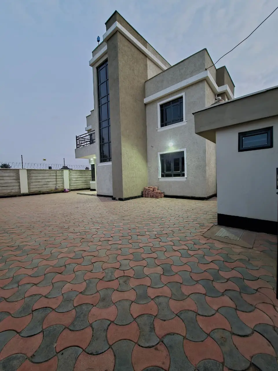 4 bedroom Villa in kamakis,karuguru