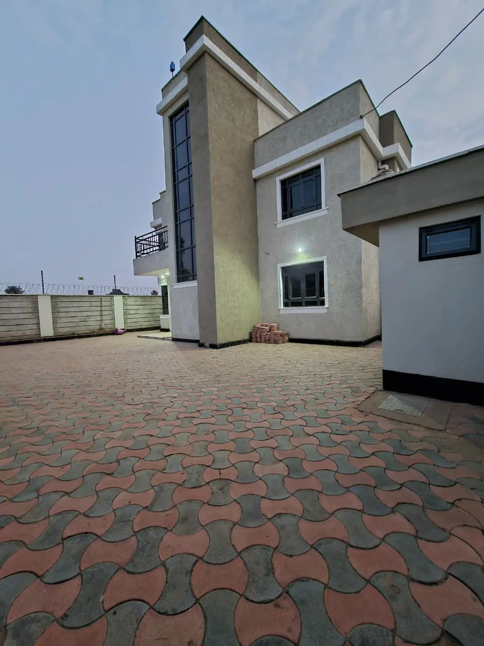 4 bedroom Villa in kamakis,karuguru