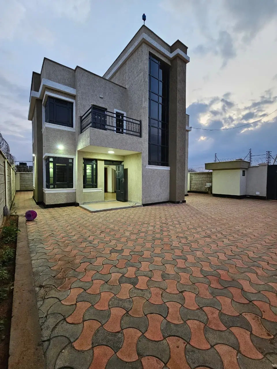 4 bedroom Villa in kamakis,karuguru